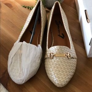 🌷SALE🌷Pearl buckle flats